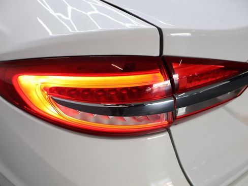 Used 2020 Ford Fusion SE image 27