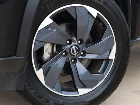 Used 2024 Nissan Rogue SV FWD image 12