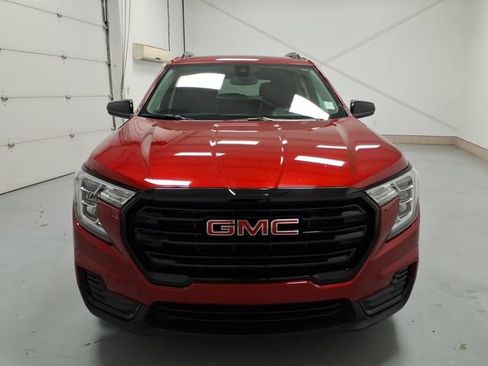 Used 2024 GMC Terrain SLE w/ Driver Convenience Package FWD image 8