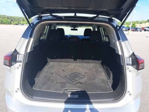 Used 2024 Nissan Rogue S AWD/4WD image 12