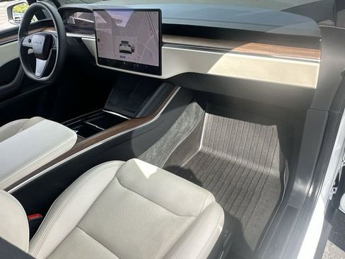 Used 2024 Tesla Model X image 30
