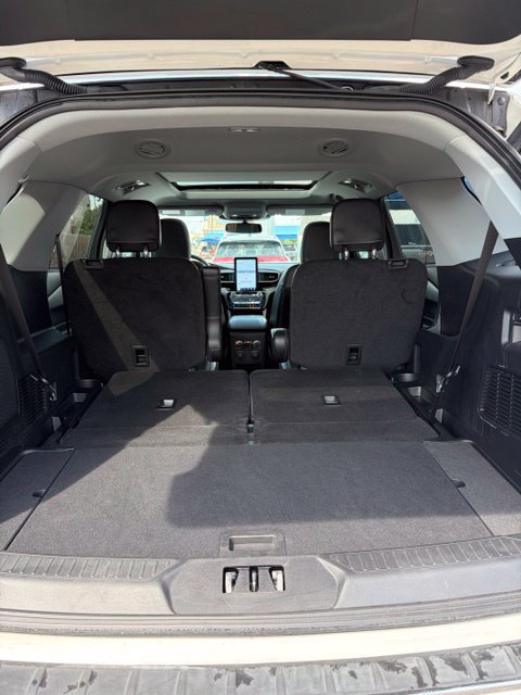 Used 2023 Ford Explorer Limited w/ Limited Technology Package RWD image 16