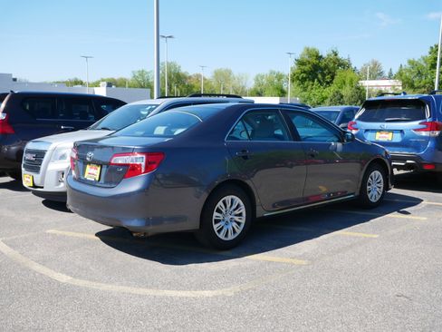 Used 2012 Toyota Camry LE FWD image 3