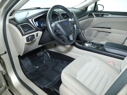 Used 2017 Ford Fusion SE w/ Fusion SE Technology Package image 17