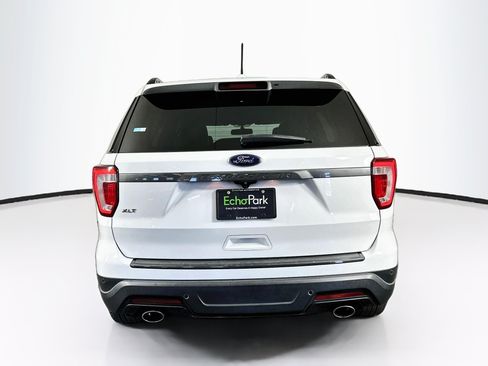 Used 2018 Ford Explorer XLT w/ Equipment Group 202A FWD image 7