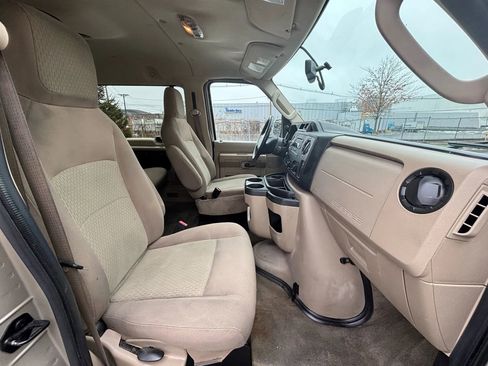Used 2013 Ford E-350 and Econoline 350 XLT image 23
