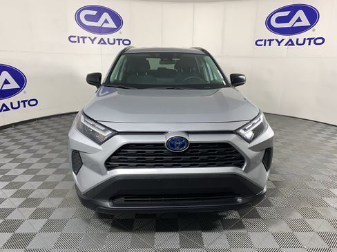 Used 2024 Toyota RAV4 LE AWD/4WD image 9