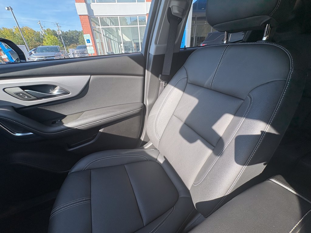 Used 2024 Chevrolet Blazer LT FWD image 11