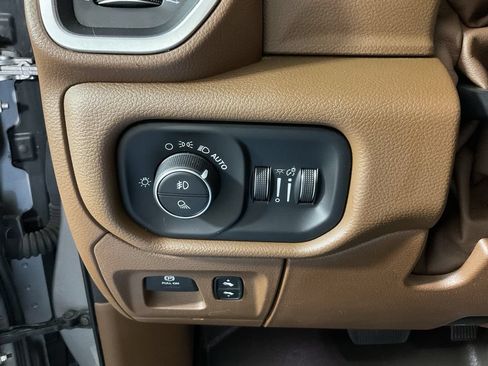 Used 2020 RAM 1500 Laramie AWD/4WD image 26