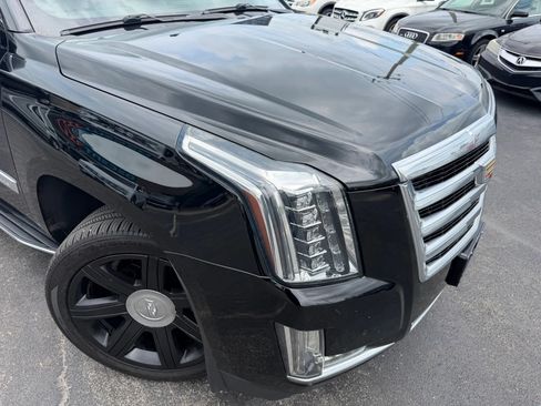 Used 2020 Cadillac Escalade ESV Luxury AWD/4WD image 54