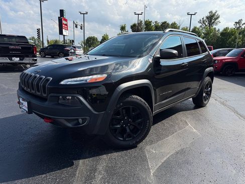 Used 2015 Jeep Cherokee Trailhawk w/ Comfort/Convenience Group AWD/4WD image 3