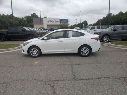 Used 2019 Hyundai Accent SE FWD image 2