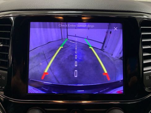 Used 2019 Jeep Grand Cherokee Limited AWD/4WD image 9