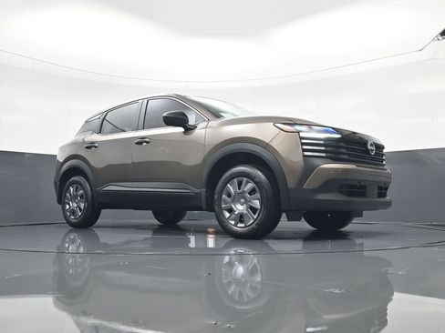 New 2026 Nissan Kicks S image 17