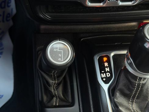 Used 2020 Jeep Wrangler Unlimited Sahara AWD/4WD image 23