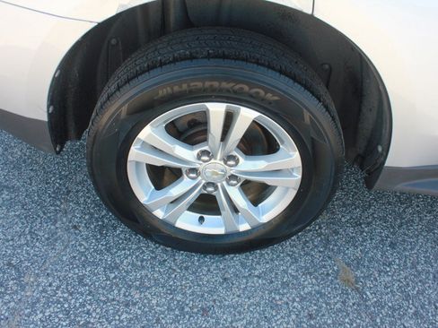 Used 2010 Chevrolet Equinox LT AWD/4WD image 50