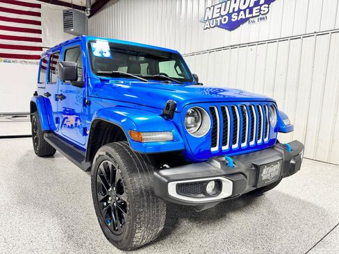 Used 2023 Jeep Wrangler Unlimited Sahara w/ Cold Weather Group AWD/4WD image 4