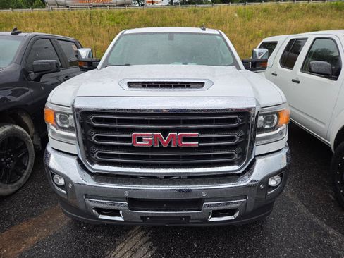 Used 2018 GMC Sierra 2500 SLT w/ Duramax Plus Package AWD/4WD image 2