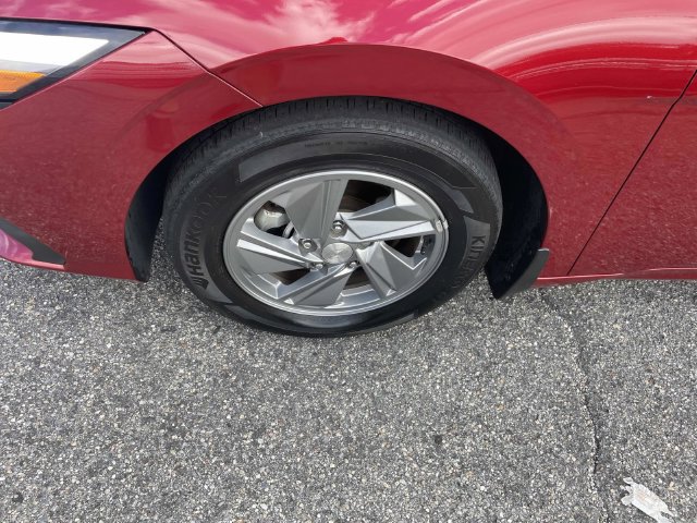 Certified 2024 Hyundai Elantra SE FWD image 11