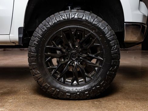 Used 2023 Chevrolet Silverado 1500 LT w/ Z71 Off-Road Package image 12