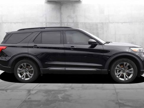 Used 2021 Ford Explorer XLT w/ Equipment Group 202A AWD/4WD image 5