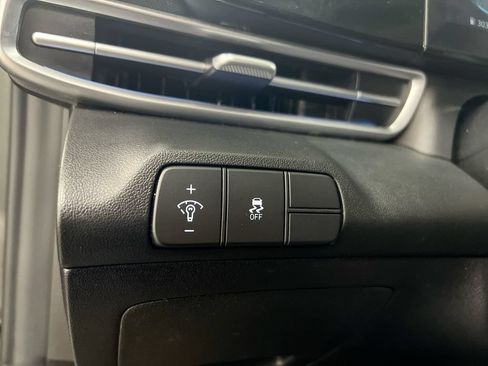 Used 2024 Hyundai Elantra SEL FWD image 19