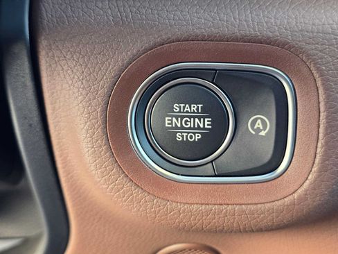 Used 2026 Mercedes-Benz GLS 450 4MATIC image 38