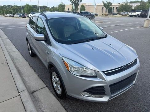 Used 2015 Ford Escape SE w/ Equipment Group 201A FWD image 4