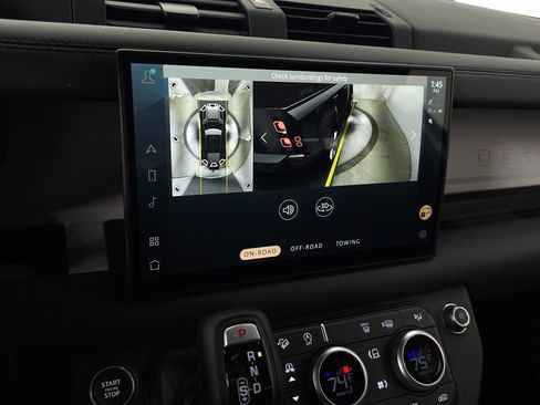 Used 2025 Land Rover Defender 110 S image 31