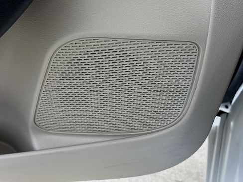 Used 2023 Chrysler Voyager LX image 21