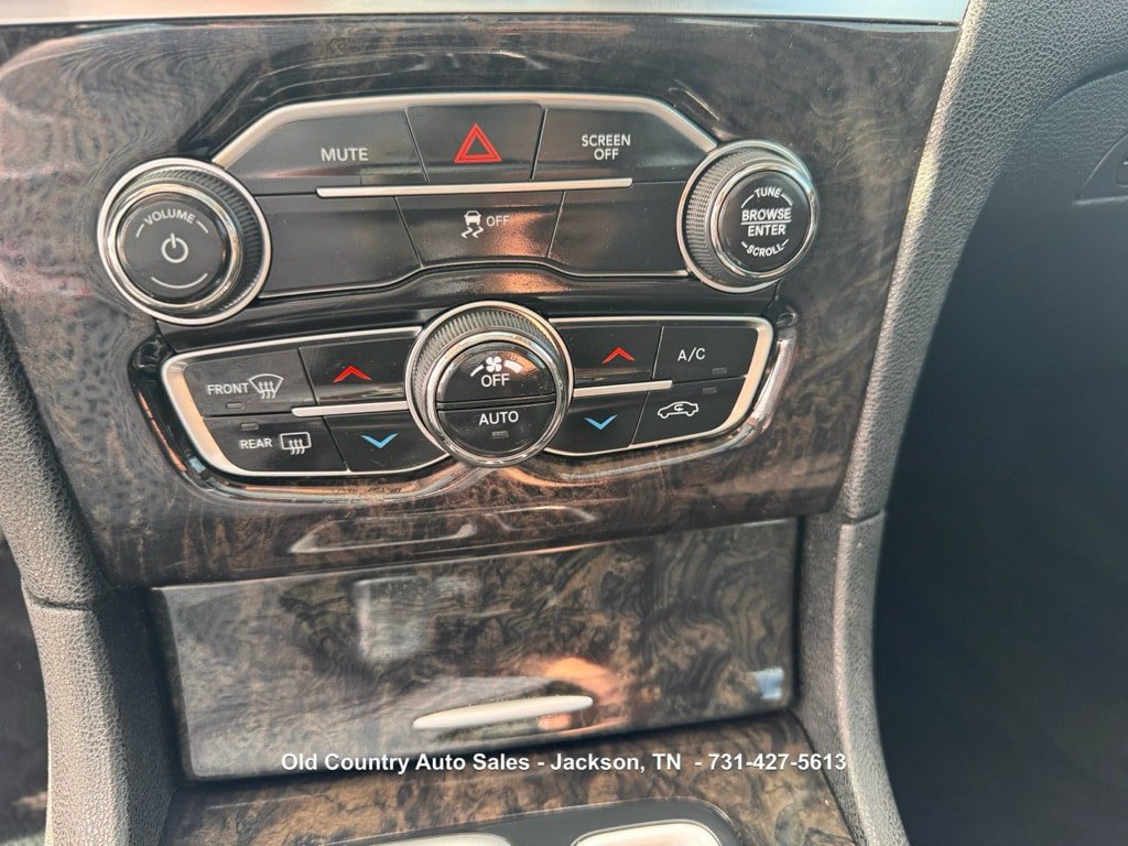 Used 2020 Chrysler 300 Limited RWD image 26