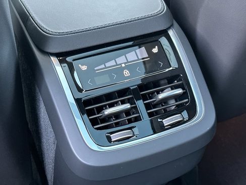 New 2025 Volvo XC90 B6 Plus w/ Protection Package Premier image 14