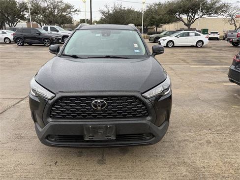 Certified 2022 Toyota Corolla Cross LE image 2