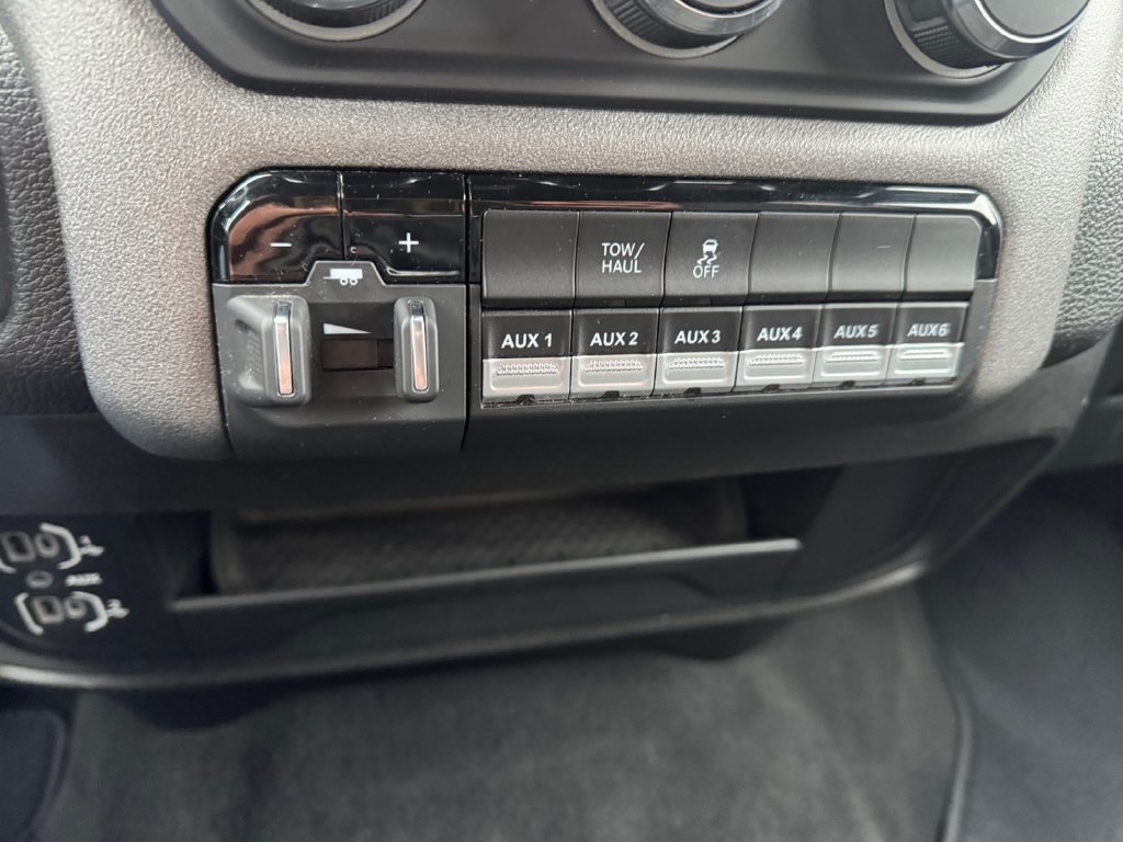 Used 2024 RAM 2500 Tradesman w/ Chrome Appearance Group AWD/4WD image 27
