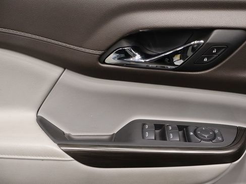 Used 2023 GMC Acadia SLT image 18