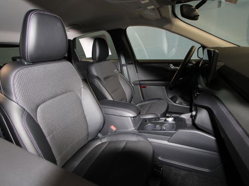 New 2025 Ford Escape SE image 19