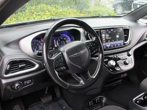 Used 2021 Chrysler Pacifica Touring w/ S Appearance Package image 20