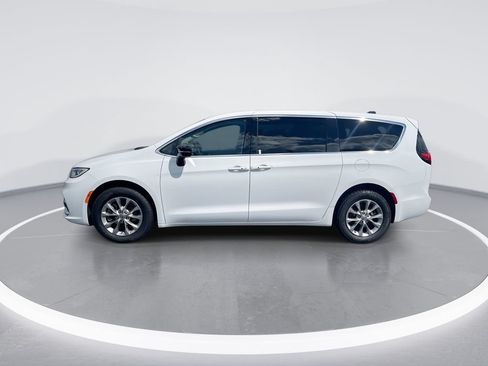 Used 2024 Chrysler Pacifica Touring-L AWD/4WD image 5