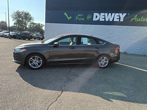 Used 2018 Ford Fusion S image 2
