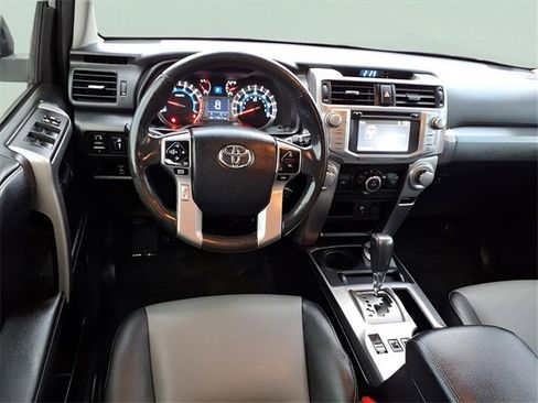 Used 2017 Toyota 4Runner SR5 Premium image 4