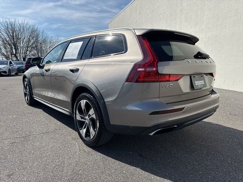 Used 2020 Volvo V60 T5 Cross Country image 5