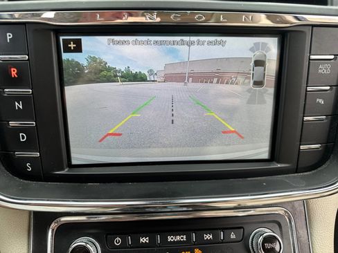Used 2017 Lincoln Continental Reserve w/ Climate Package image 18