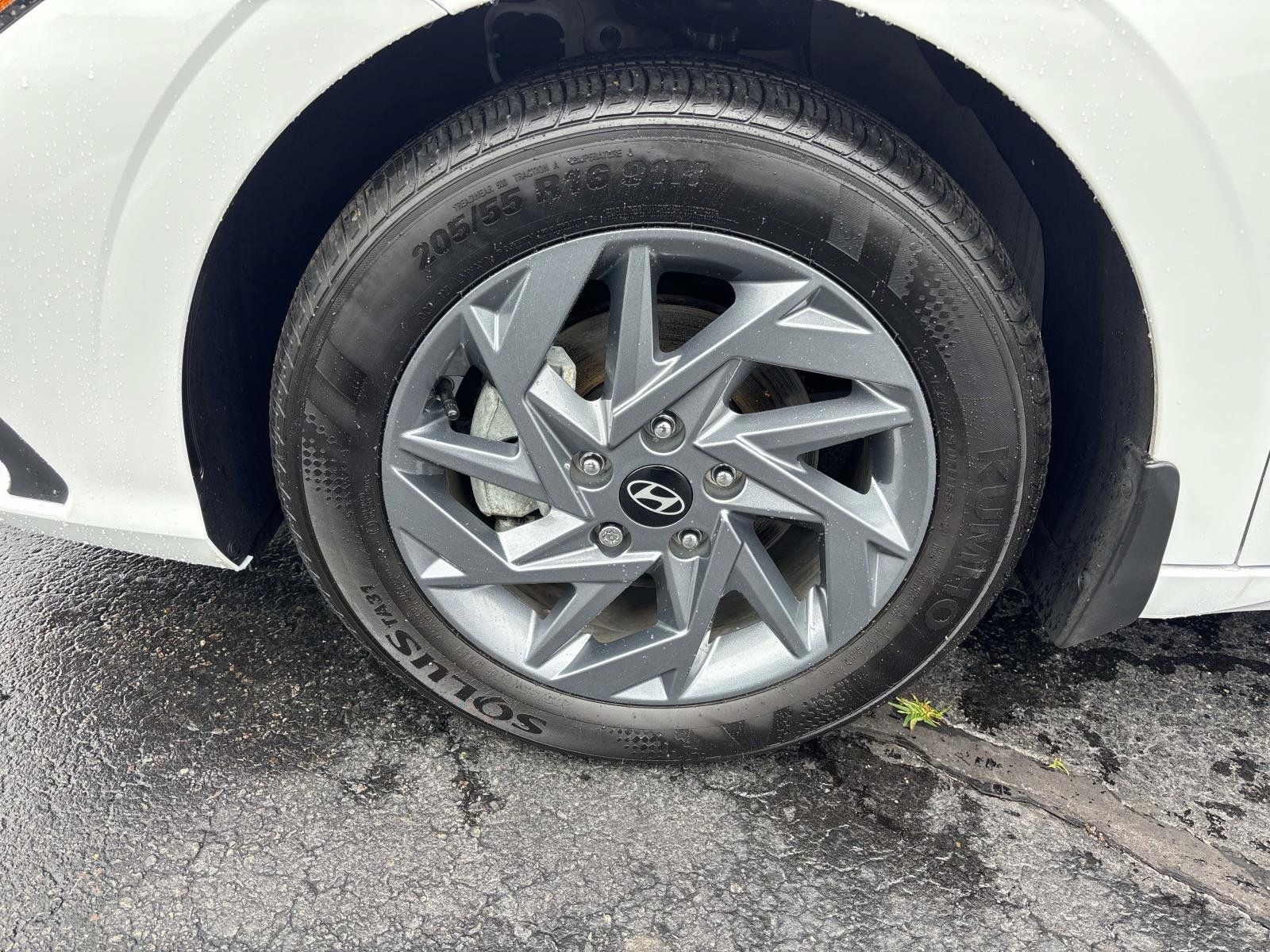 Certified 2024 Hyundai Elantra Blue FWD image 7