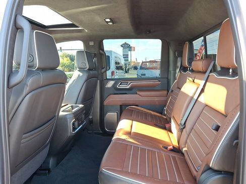 Used 2025 GMC Sierra 3500 Denali Ultimate w/ Snow Plow Prep/Camper Package image 10