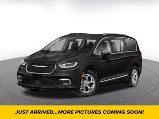Used 2023 Chrysler Pacifica Touring-L FWD video 1