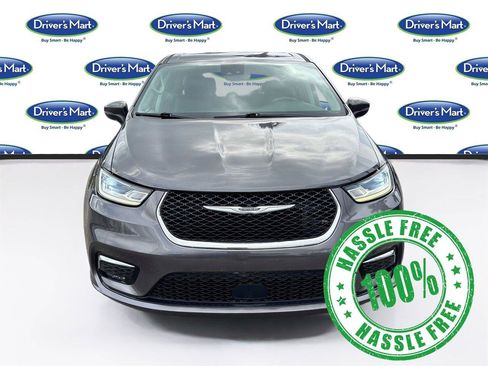 Used 2023 Chrysler Pacifica Touring-L FWD image 2