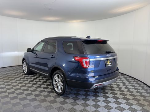Used 2017 Ford Explorer XLT w/ Equipment Group 202A AWD/4WD image 9