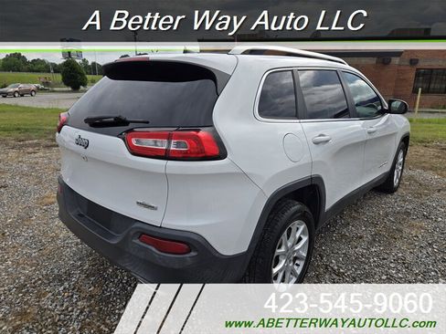 Used 2016 Jeep Cherokee Latitude FWD image 4