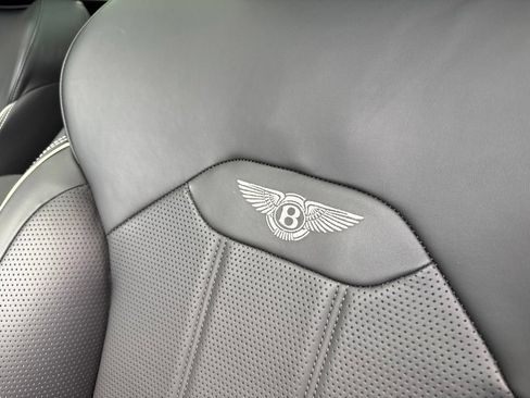 Used 2021 Bentley Bentayga AWD/4WD image 16