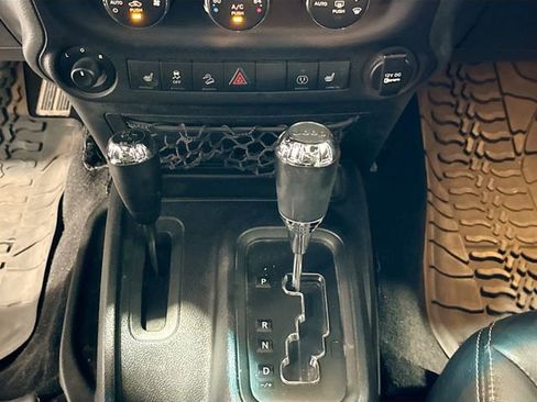 Used 2017 Jeep Wrangler Unlimited Rubicon image 17